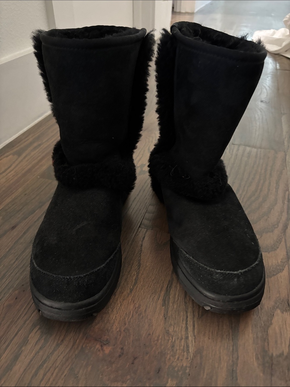 UGG Black Shearling-Lined Boots/Slippers – Women’s Size 9